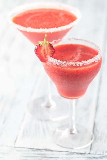 Due bicchieri di fragola margarita cocktail