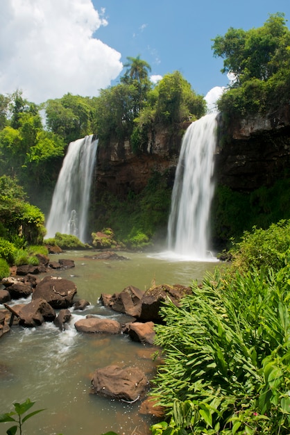 Due cascate alle cascate di Iguazu