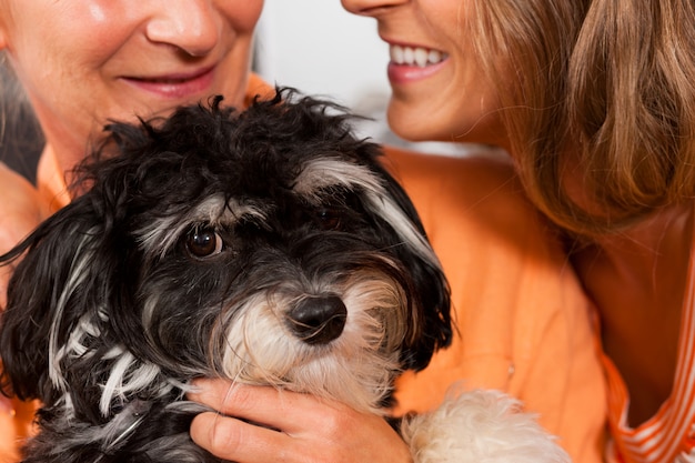 Due donne con cane