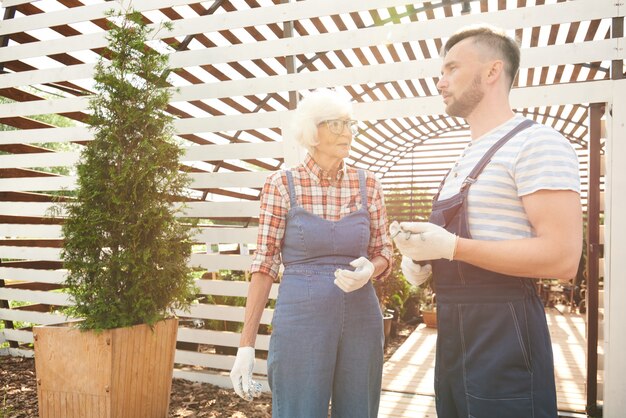 Due giardinieri al sole