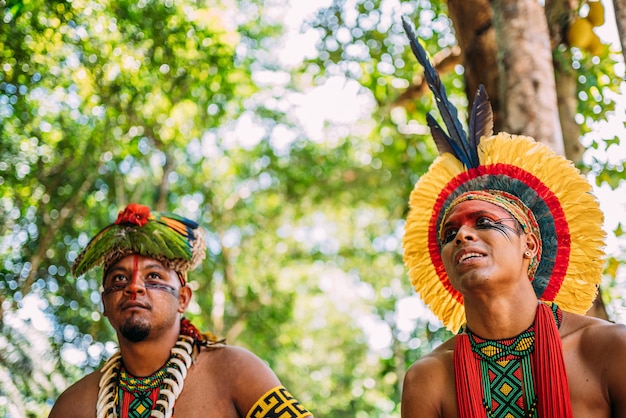 Due indiani della tribù dei PataxÃ³