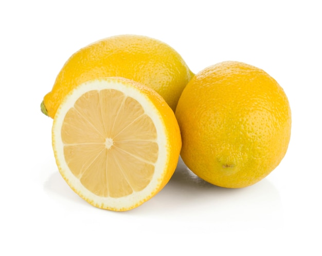 Due limoni e mezzo maturi