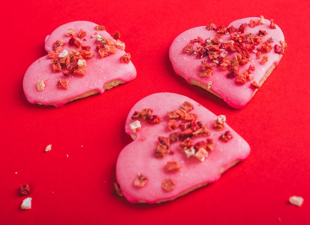 Due paia di biscotti a forma di cuore per San Valentino