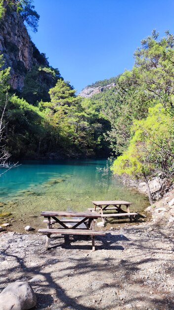 due tavoli sulla spiaggia