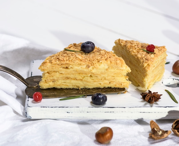 Due torte al forno Napoleone con crema