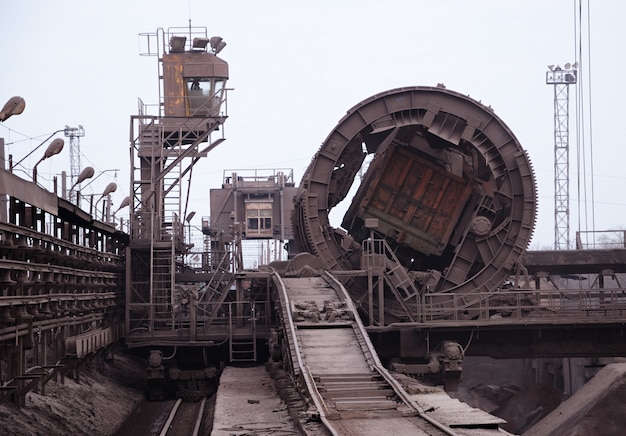 Dumper per vagoni ferroviari presso l'acciaieria