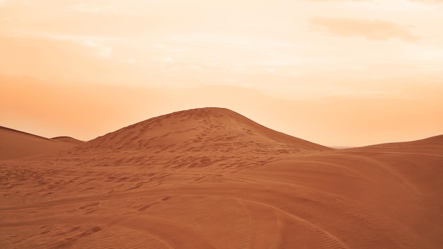 Duna di sabbia nel deserto saudita bellissimo deserto arabo