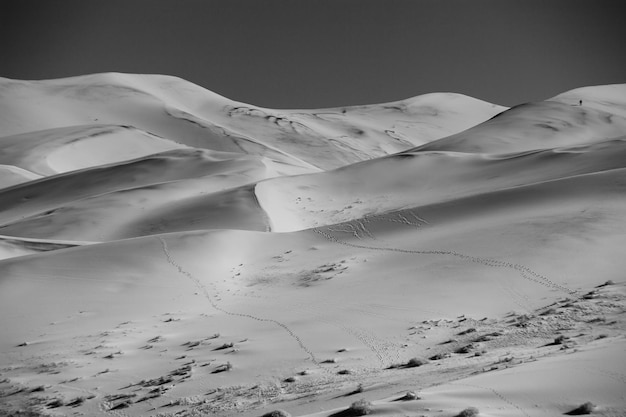 Dune di sabbia della valle di Eureka contro un cielo limpido