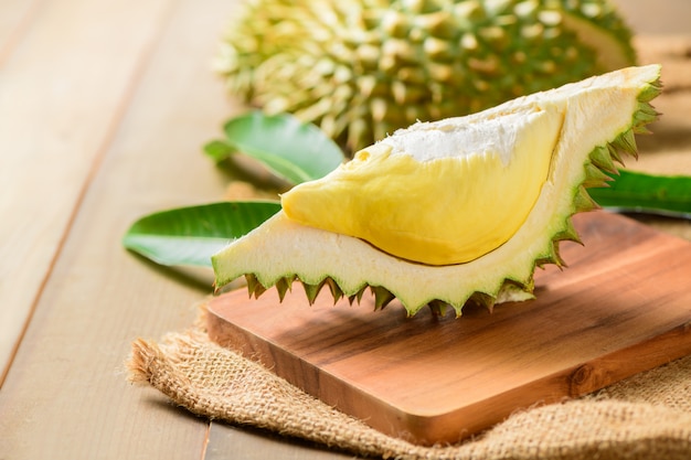 Durian (taglio mensile) fresco sul sacco