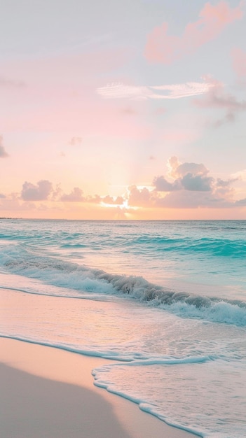 e la spiaggia al tramonto