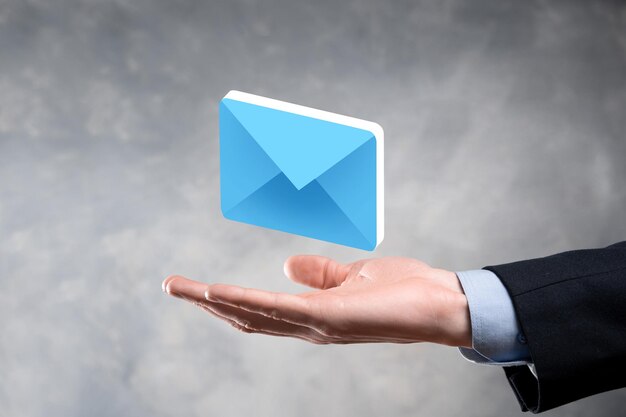 E-mail marketing e concetto di newsletterContattaci tramite e-mail di newsletter e proteggi le tue informazioni personali dalla posta indesiderata conceptSchema di vendita diretta in azienda Elenco di clienti per l'invio di posta