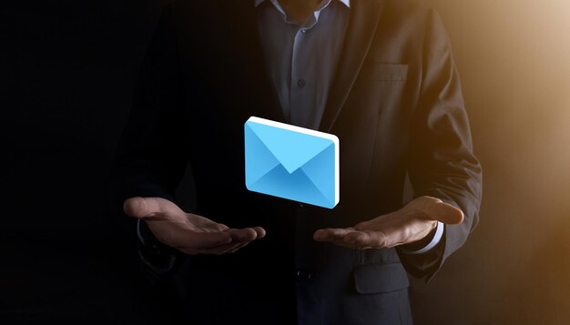 E-mail marketing e concetto di newsletterContattaci tramite e-mail di newsletter e proteggi le tue informazioni personali dalla posta indesiderata conceptSchema di vendita diretta in azienda Elenco di clienti per l'invio di posta