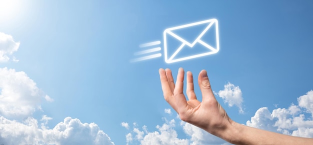 E-mail marketing e concetto di newsletterContattaci tramite e-mail di newsletter e proteggi le tue informazioni personali dalla posta indesiderata conceptSchema di vendita diretta in azienda Elenco di clienti per l'invio di posta