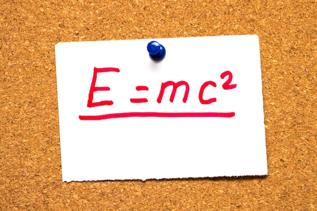 E=mc2 Equivalenza massa-energia. Formula di Einstein