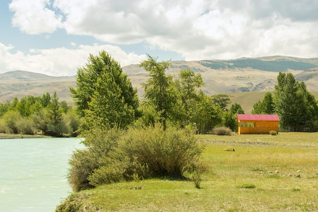 Eco hotel Casa in legno per il resto vicino al fiume di montagna