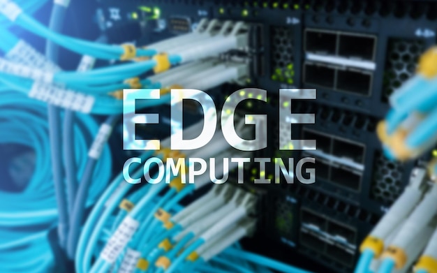 EDGE computing Internet e il concetto di tecnologia moderna sullo sfondo della moderna sala server