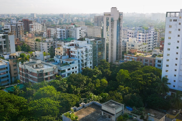 Edifici della città di Dhaka al giorno pieno di sole