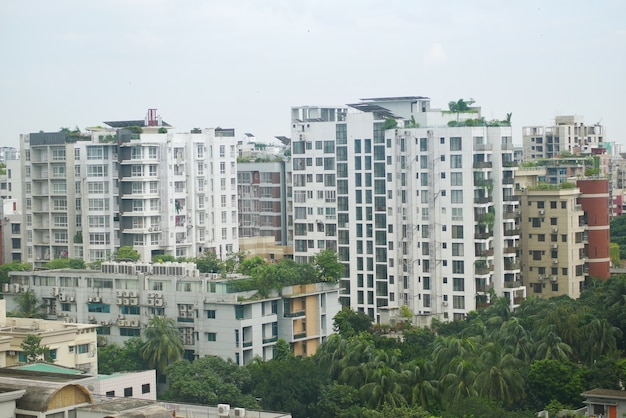 Edifici della città di Dhaka al giorno pieno di sole