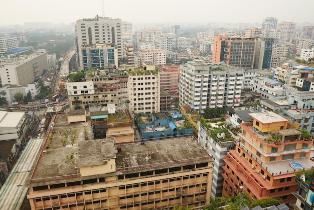 Edifici della città di Dhaka in una giornata di sole