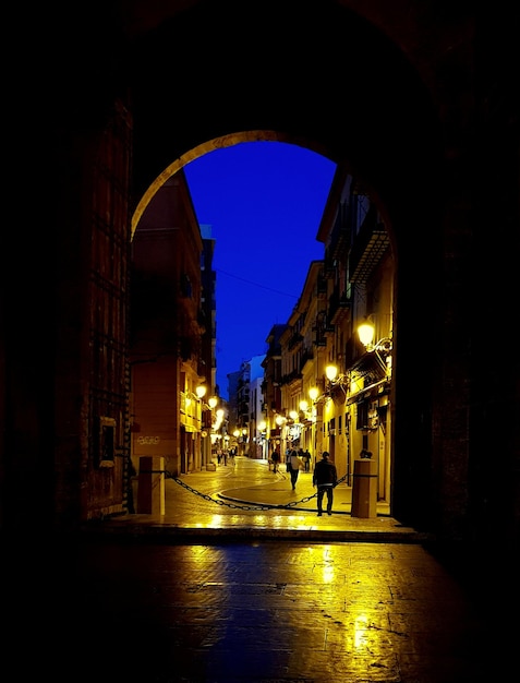 Edifici illuminati di notte