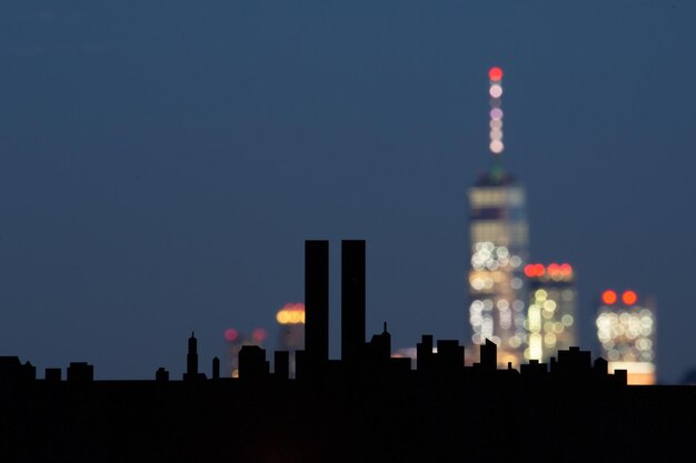 Edifici in città di notte