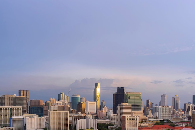 Edifici moderni e alte torri nel centro di Bangkok Bangkok Thailandia bellissimo punto di riferimento