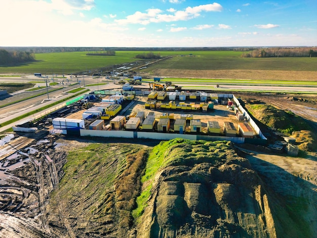 Edifici per uffici mobili o ufficio del sito container per la vista del cantiere dall'alto fotografia con drone Locali domestici dei costruttori Città di costruzione