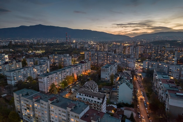 Edifici residenziali a Sofia Bulgaria al crepuscolo