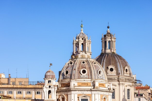 Edifici storici a Roma Italia Giorno nuvoloso e soleggiato