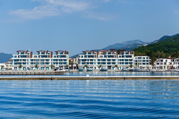 Edifici sulla costa del Montenegro