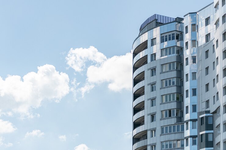Edificio alto e moderno