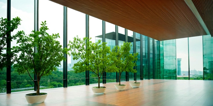 Edificio aziendale rotondo vista interna Edificio ecologico nella città moderna Ufficio aziendale sano