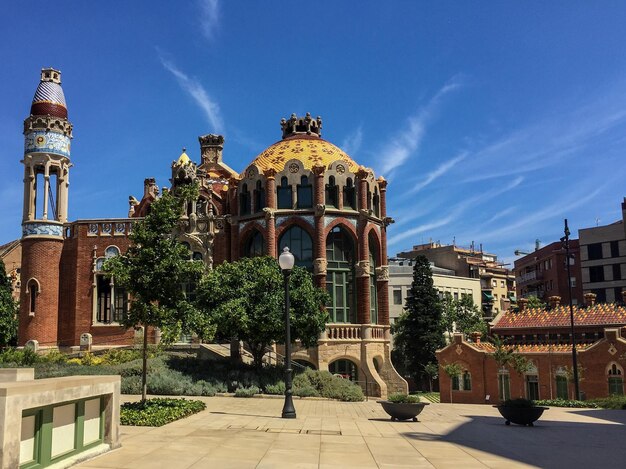 Edificio con il cielo sullo sfondo