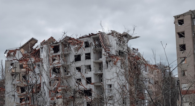 edificio distrutto da un grande terremoto