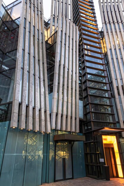 edificio in cemento e vetro nella città di Tokyo