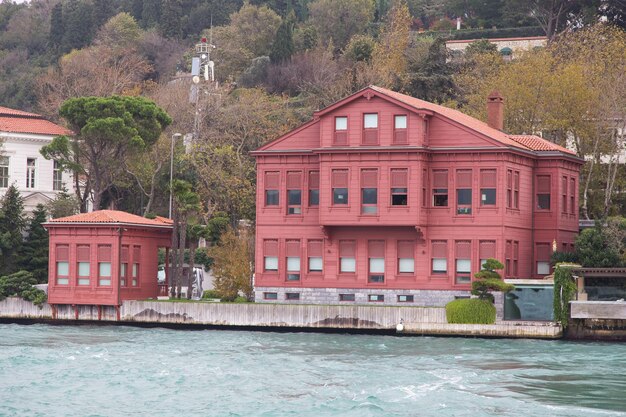 Edificio nello stretto del Bosforo