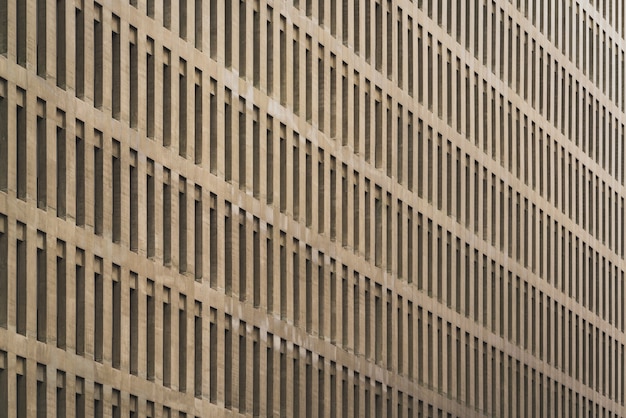 Edificio per uffici con file di finestre