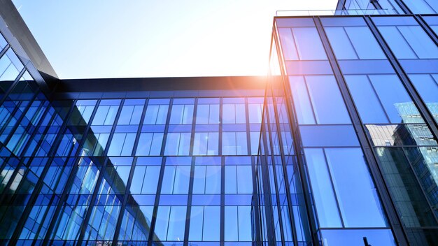 Edificio per uffici moderno con facciata in vetro Parete di vetro trasparente dell'edificio per uffici