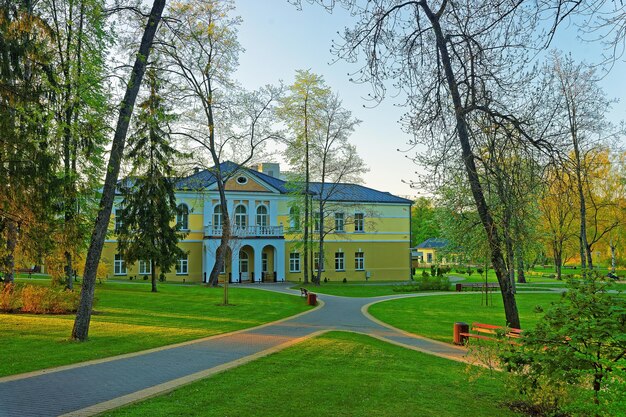 Edificio storico nel parco di Druskininkai, Lituania.