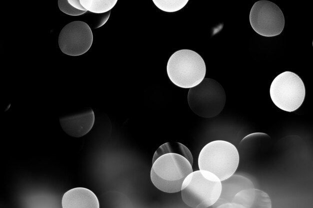 Effetti bokeh nei toni del bianco e nero primo piano