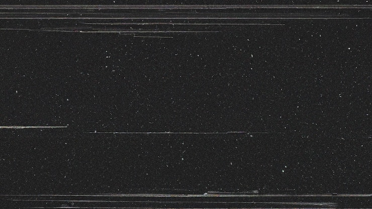 Foto effetto glitch dinamico su sfondo oscuro misterioso