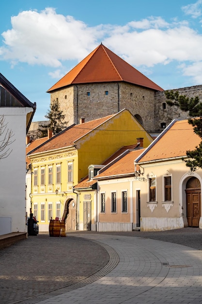 Eger Ungheria vista sulla città vecchia medievale dalla storica fortezza al tramonto