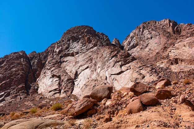 Egitto, montagne del Sinai in una luminosa giornata di sole, bellissimo paesaggio