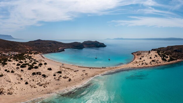 Elafonisos isola greca Simos doppia spiaggia vista aerea da drone Peloponneso Grecia