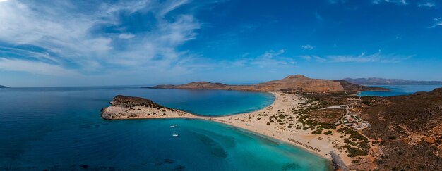 Elafonisos isola greca Simos Frangos doppia spiaggia sabbiosa vista aerea da drone Peloponneso Grecia