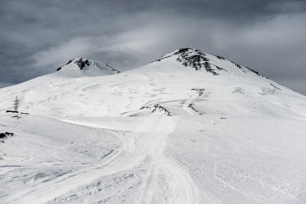 Elbrus nella neve. Stazione sciistica invernale