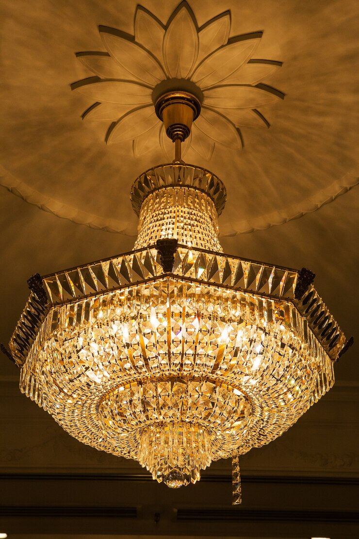 elegante lampadario di cristallo