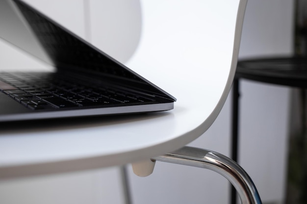 Elegante laptop per la fotografia macro di tecnologia di lavoro