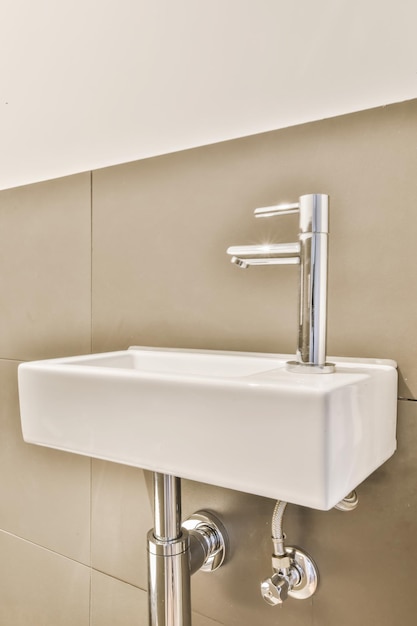 Elegante lavabo bianco piccolo