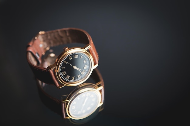 Elegante orologio da polso da vicino